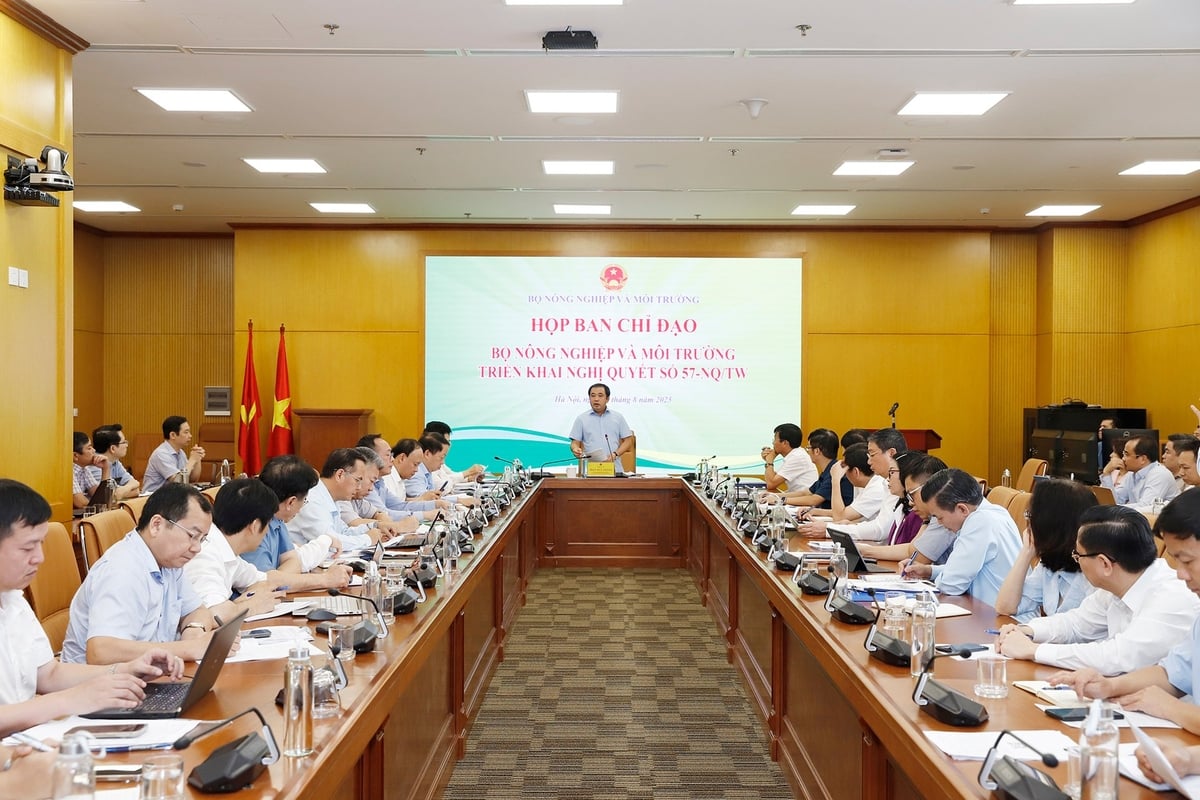 Ban Chỉ đạo mở rộng của Bộ Nông nghiệp và Môi trường họp lần thứ I về phát triển khoa học, công nghệ, đổi mới sáng tạo, chuyển đổi số và triển khai Đề án 06. Ảnh: Khương Trung. Ban Chỉ đạo mở rộng của Bộ Nông nghiệp và Môi trường họp lần thứ I về phát triển khoa học, công nghệ, đổi mới sáng tạo, chuyển đổi số và triển khai Đề án 06. Ảnh: Khương Trung.