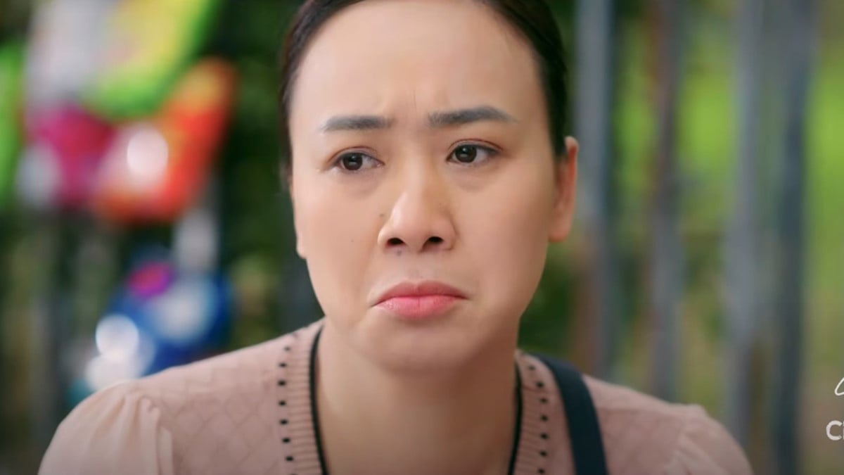 Chị Ngà than thở với cô Tuyết. Ảnh CMH Chị Ngà than thở với cô Tuyết. Ảnh CMH