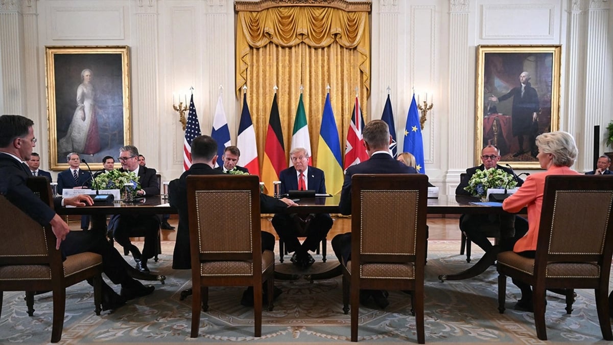 Tổng thống Ukraine Volodymyr Zelensky và các nhà lãnh đạo châu Âu khác gặp Tổng thống Donald Trump tại Nhà Trắng hôm 18/8. Ảnh: Getty. Tổng thống Ukraine Volodymyr Zelensky và các nhà lãnh đạo châu Âu khác gặp Tổng thống Donald Trump tại Nhà Trắng hôm 18/8. Ảnh: Getty.
