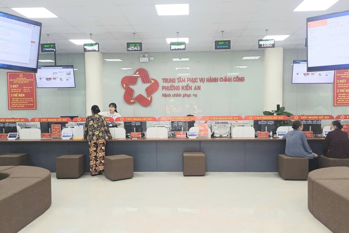 Trung tâm Phục vụ hành chính công phường Kiến An luôn trong lành, sạch sẽ, không có khói thuốc. Ảnh: Hoàng Phong. Trung tâm Phục vụ hành chính công phường Kiến An luôn trong lành, sạch sẽ, không có khói thuốc. Ảnh: Hoàng Phong.