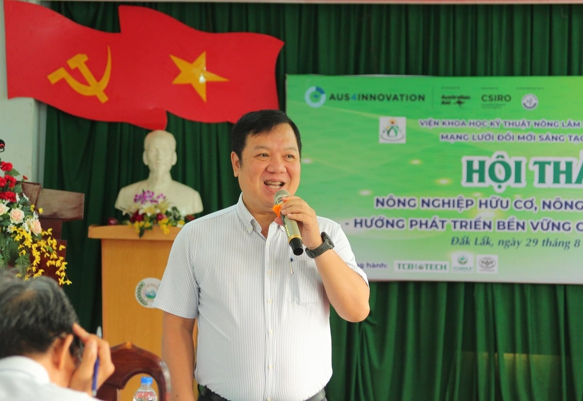 TS Phan Việt Hà, Phó Viện trưởng phụ trách WASI chia sẻ tại hội thảo. Ảnh: Phương Chi.