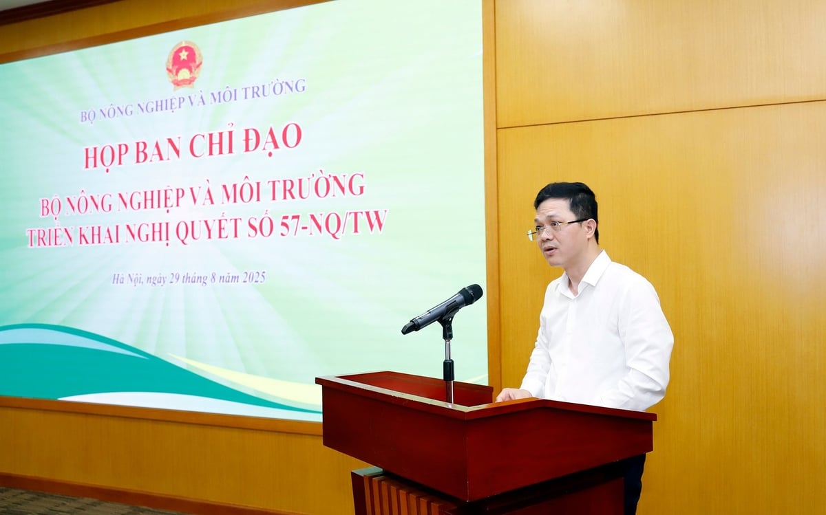 Vụ trưởng Vụ Khoa học và Công nghệ Nguyễn Văn Long báo cáo tại cuộc họp. Ảnh: Khương Trung. Vụ trưởng Vụ Khoa học và Công nghệ Nguyễn Văn Long báo cáo tại cuộc họp. Ảnh: Khương Trung.