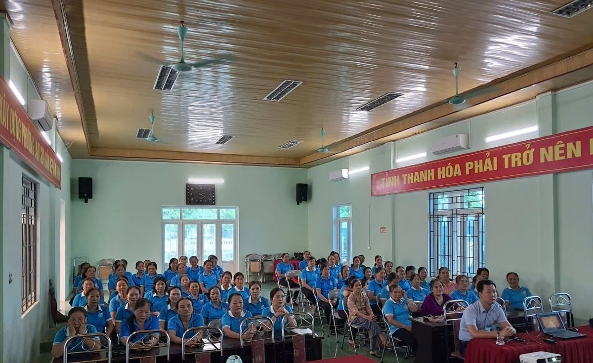 Chi Hội Phụ nữ Tổ dân phố Nghĩa Môn tổ chức hội nghị phổ biến Luật phòng chống thuốc lá. Ảnh: Hội Phụ nữ phường Bỉm Sơn Chi Hội Phụ nữ Tổ dân phố Nghĩa Môn tổ chức hội nghị phổ biến Luật phòng chống thuốc lá. Ảnh: Hội Phụ nữ phường Bỉm Sơn
