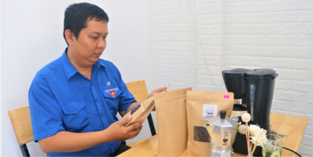 Anh cán bộ Đoàn thanh niên Nguyễn Nguyên Đăng có một hành trình cai thuốc lá đáng nể. Ảnh: Minh Đảm. Anh cán bộ Đoàn thanh niên Nguyễn Nguyên Đăng có một hành trình cai thuốc lá đáng nể. Ảnh: Minh Đảm.