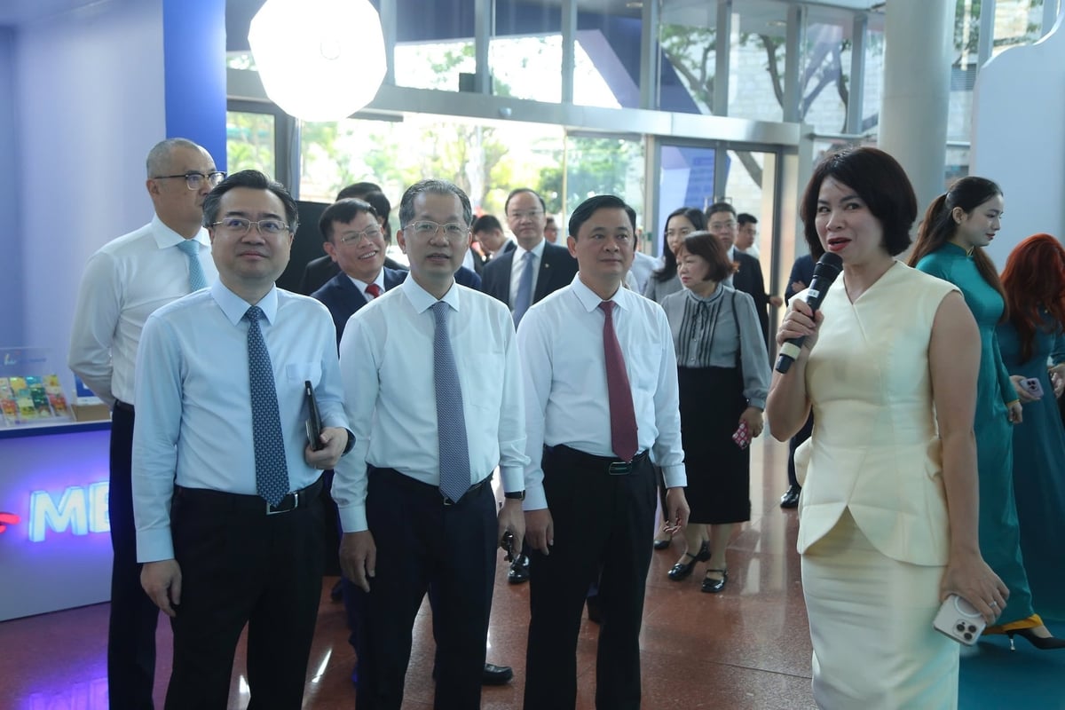 Nhiều giải pháp công nghệ được giới thiệu tại Tuần lễ Tài chính và Công nghệ Đà Nẵng 2025. Ảnh: Lan Anh. Nhiều giải pháp công nghệ được giới thiệu tại Tuần lễ Tài chính và Công nghệ Đà Nẵng 2025. Ảnh: Lan Anh.