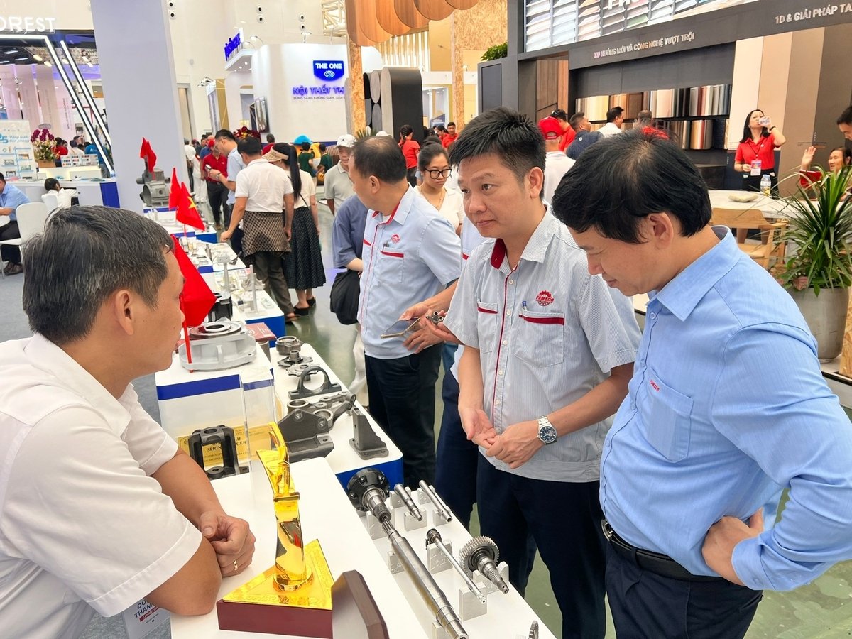 Các sản phẩm do VEAM sản xuất và chế tạo, được bày tại gian hàng triển lãm. Ảnh: VEAM. Các sản phẩm do VEAM sản xuất và chế tạo, được bày tại gian hàng triển lãm. Ảnh: VEAM.