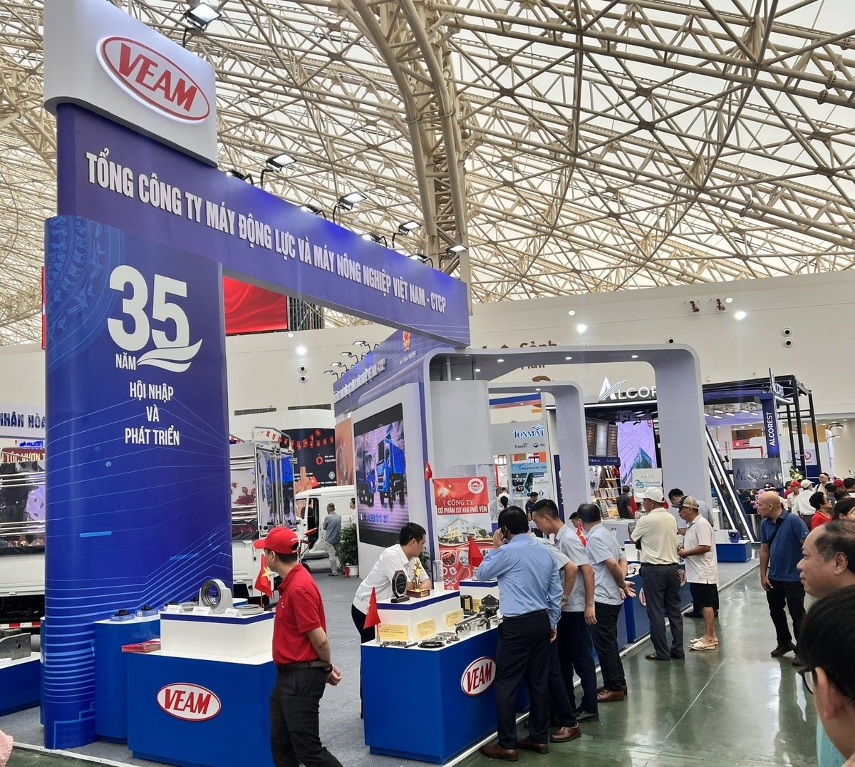 Khách tham quan sẽ được giới thiệu về: Các sản phẩm, được nghiên cứu thiết kế trong lĩnh vực máy nông nghiệp. Ảnh: VEAM. Khách tham quan sẽ được giới thiệu về: Các sản phẩm, được nghiên cứu thiết kế trong lĩnh vực máy nông nghiệp. Ảnh: VEAM.
