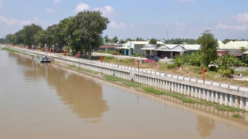 The project to upgrade and rehabilitate the Hong Ngu–Vinh Hung canal, on the stretch from the Phuoc Xuyen 28 canal to the Ca Mon five-way junction, has completed dredging.