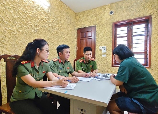 Công an TP Hà Nội làm việc với đối tượng Thương. Ảnh: Công an TP Hà Nội. Công an TP Hà Nội làm việc với đối tượng Thương. Ảnh: Công an TP Hà Nội.