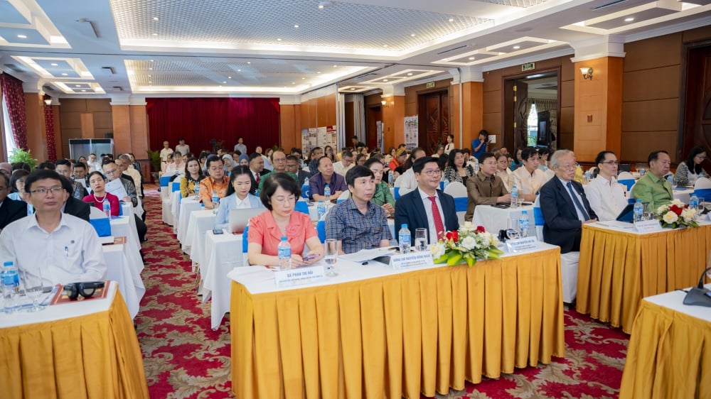 Hơn 160 đại biểu quốc tế tham dự Hội nghị cùng bàn giải pháp xây dựng điểm đến du lịch xanh, sạch và bền vững. Ảnh: Minh Tú.