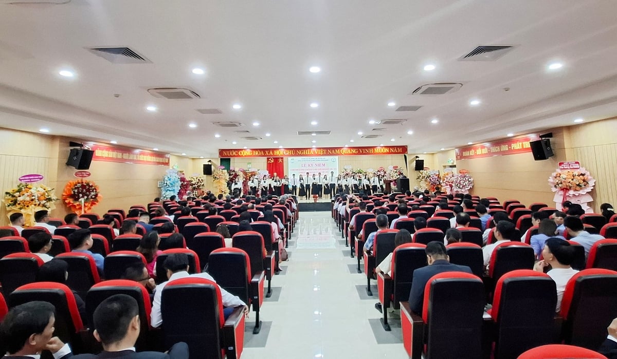 Khoa Tài nguyên đất và Môi trường nông nghiệp (Trường Đại học Nông Lâm, Đại học Huế) tổ chức Lễ kỷ niệm 20 năm thành lập Khoa, 30 năm đào tạo ngành Quản lý đất đai và 15 năm đào tạo ngành Bất động sản. Ảnh: Văn Dinh. Khoa Tài nguyên đất và Môi trường nông nghiệp (Trường Đại học Nông Lâm, Đại học Huế) tổ chức Lễ kỷ niệm 20 năm thành lập Khoa, 30 năm đào tạo ngành Quản lý đất đai và 15 năm đào tạo ngành Bất động sản. Ảnh: Văn Dinh.