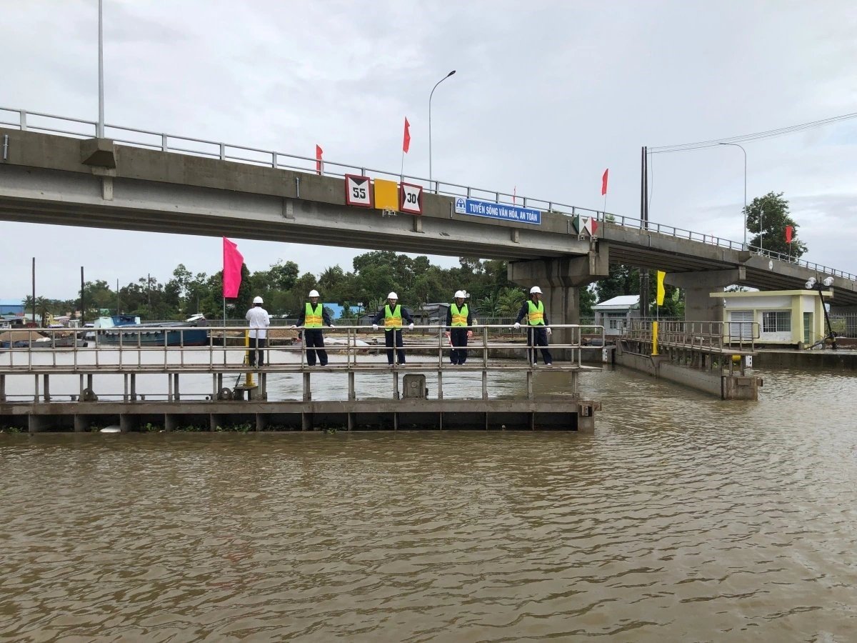 Thanks to accelerated construction and the early operation of the Ninh Quoi lock sluice ahead of the historic 2019–2020 drought and salinity intrusion, the Mekong Delta significantly mitigated losses to the winter–spring rice crop.
