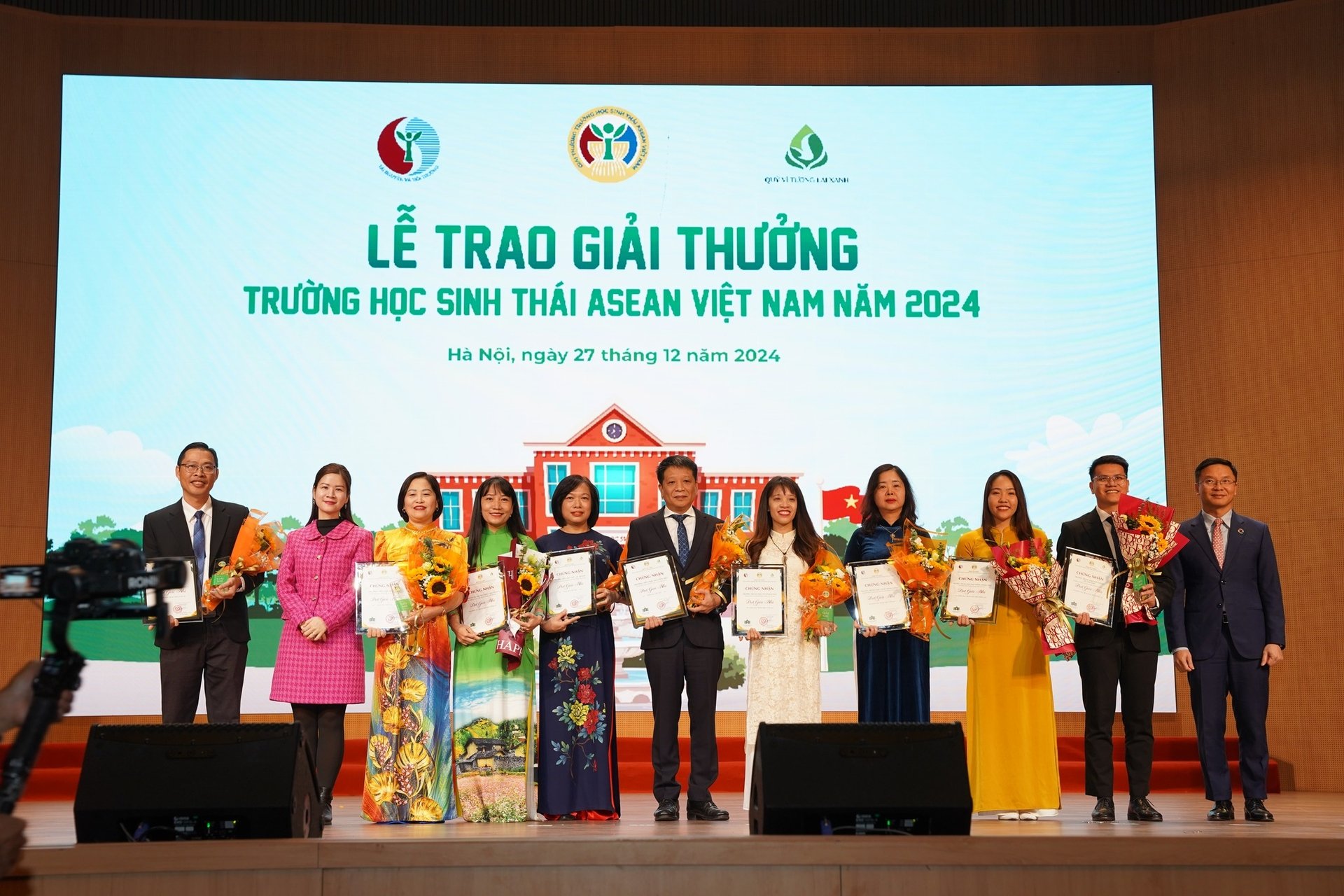 Lễ Trao giải thưởng Trường học Sinh thái ASEAN Việt Nam năm 2024. Ảnh: TN-MT. Lễ Trao giải thưởng Trường học Sinh thái ASEAN Việt Nam năm 2024. Ảnh: TN-MT.