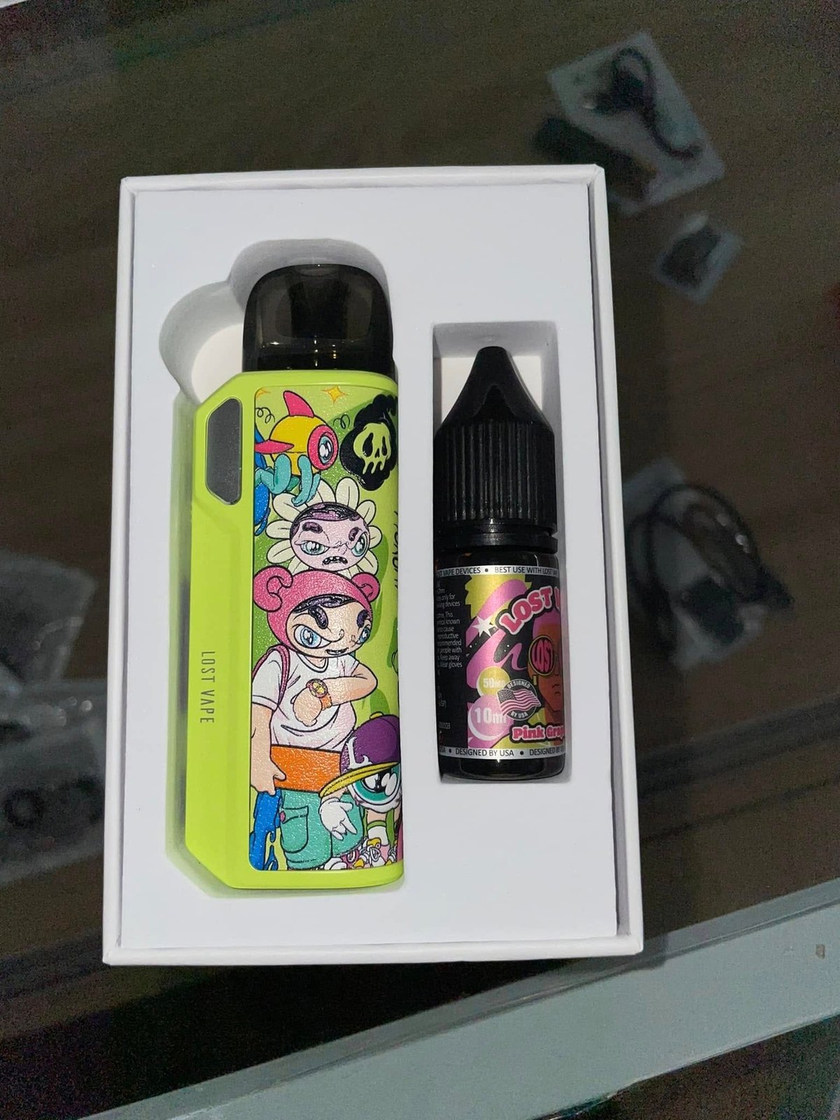 Mối hiểm họa tiềm tàn Vaping với nhiều màu sắc bắt mắt và đa dạng hương vị đang thu hút các bạn trẻ. Ảnh: Thủy Nhi. Mối hiểm họa tiềm tàn Vaping với nhiều màu sắc bắt mắt và đa dạng hương vị đang thu hút các bạn trẻ. Ảnh: Thủy Nhi.