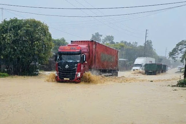 Đường mòn Hồ Chí Minh nhiều đoạn ngập sâu do mưa lớn. Ảnh: Hưng Phúc. Đường mòn Hồ Chí Minh nhiều đoạn ngập sâu do mưa lớn. Ảnh: Hưng Phúc.