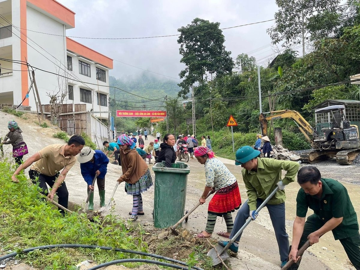 Xã Phình Hồ ra quân vệ sinh môi trường. Ảnh: Bảo Trâm. Xã Phình Hồ ra quân vệ sinh môi trường. Ảnh: Bảo Trâm.