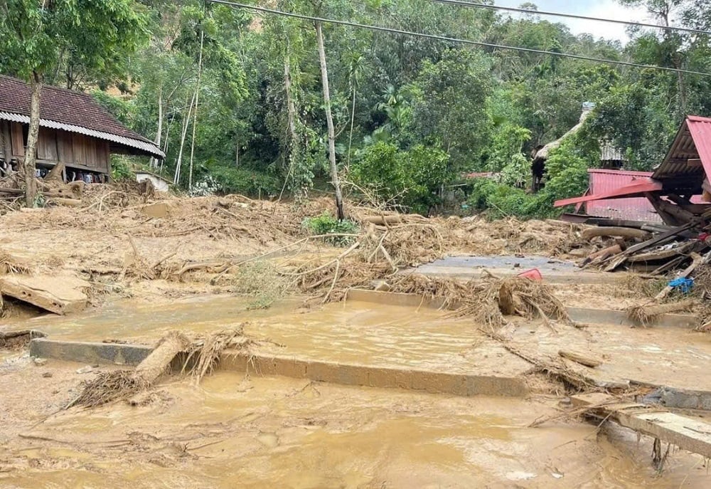 Mưa bão đã làm thiệt hại 180 nhà ở của người dân xã Yên Nhân. Ảnh: Thu Thủy. Mưa bão đã làm thiệt hại 180 nhà ở của người dân xã Yên Nhân. Ảnh: Thu Thủy.