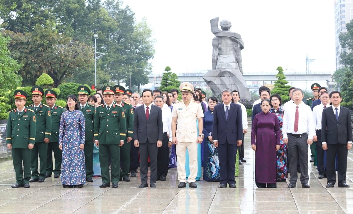 Lãnh đạo, nguyên lãnh đạo TP.HCM tưởng nhớ công ơn to lớn của các vị lãnh đạo Đảng, Nhà nước, tướng lĩnh lực lượng vũ trang đã chiến đấu, hy sinh vì sự nghiệp giải phóng dân tộc. Ảnh: Đình Du. Lãnh đạo, nguyên lãnh đạo TP.HCM tưởng nhớ công ơn to lớn của các vị lãnh đạo Đảng, Nhà nước, tướng lĩnh lực lượng vũ trang đã chiến đấu, hy sinh vì sự nghiệp giải phóng dân tộc. Ảnh: Đình Du.