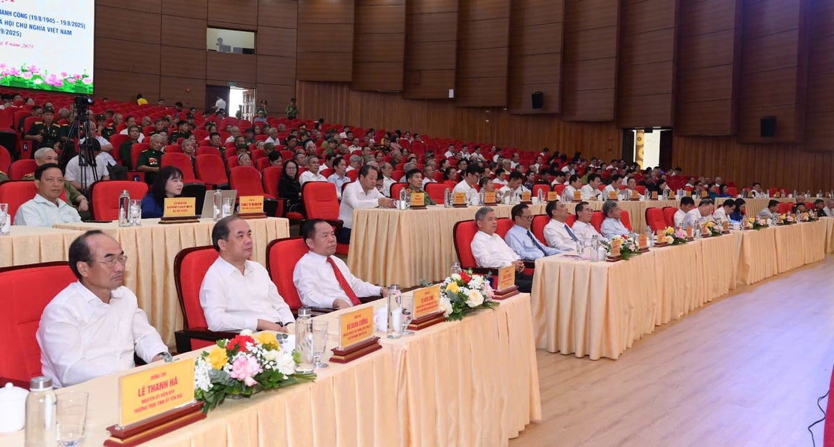 Các đại biểu tham dự buổi gặp mặt kỷ niệm 80 năm Cách mạng Tháng Tám và Quốc khánh 2/9. Ảnh: Bích Hợp. Các đại biểu tham dự buổi gặp mặt kỷ niệm 80 năm Cách mạng Tháng Tám và Quốc khánh 2/9. Ảnh: Bích Hợp.