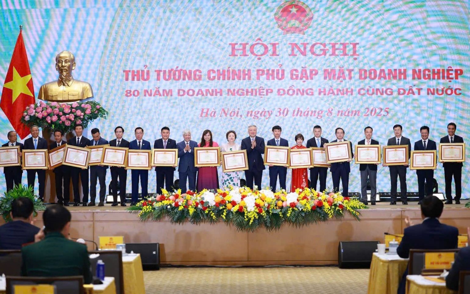 ThaiBinh Seed vinh dự là một trong 18 doanh nghiệp tiêu biểu cả nước được Thủ Tướng Chính phủ tặng Bằng khen nhân dịp kỷ niệm 80 năm Quốc khánh 2/9. Ảnh: VGP/Nhật Bắc. ThaiBinh Seed vinh dự là một trong 18 doanh nghiệp tiêu biểu cả nước được Thủ Tướng Chính phủ tặng Bằng khen nhân dịp kỷ niệm 80 năm Quốc khánh 2/9. Ảnh: VGP/Nhật Bắc.