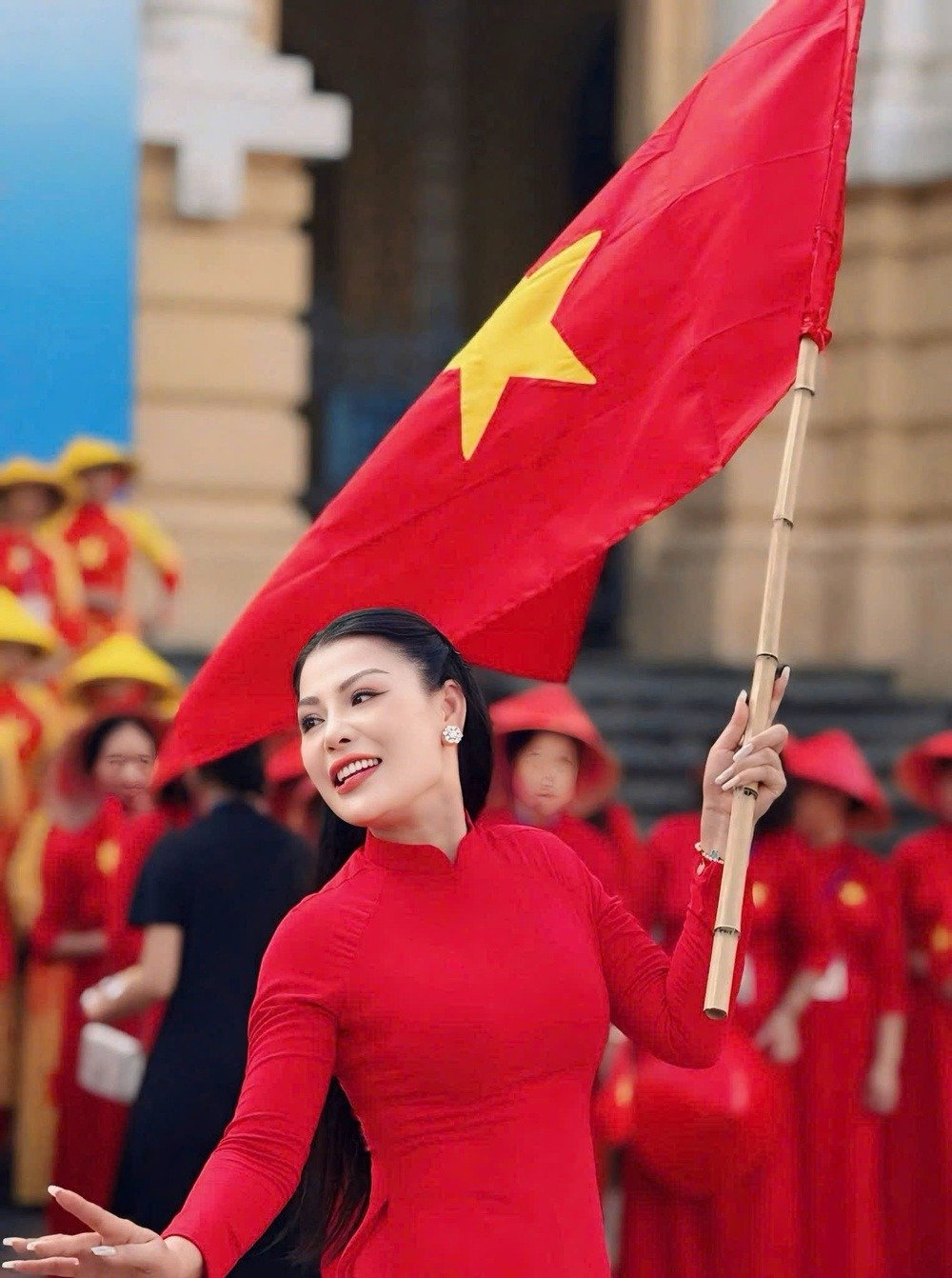 Và là tình yêu, là niềm tự hào trong tim mỗi công dân Việt Nam. Ảnh: BTC chương trình Từ mùa thu cách mạng.