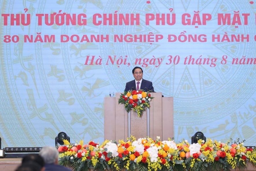 Thủ tướng gửi đề nghị cộng đồng doanh nghiệp, doanh nhân đồng hành cùng Chính phủ, các bộ, ngành, địa phương đẩy mạnh thực hiện 3 đột phá chiến lược theo hướng 'thể chế thông thoáng - hạ tầng thông suốt - doanh nhân thông minh'. Ảnh: VGP/Nhật Bắc. Thủ tướng gửi đề nghị cộng đồng doanh nghiệp, doanh nhân đồng hành cùng Chính phủ, các bộ, ngành, địa phương đẩy mạnh thực hiện 3 đột phá chiến lược theo hướng 'thể chế thông thoáng - hạ tầng thông suốt - doanh nhân thông minh'. Ảnh: VGP/Nhật Bắc.