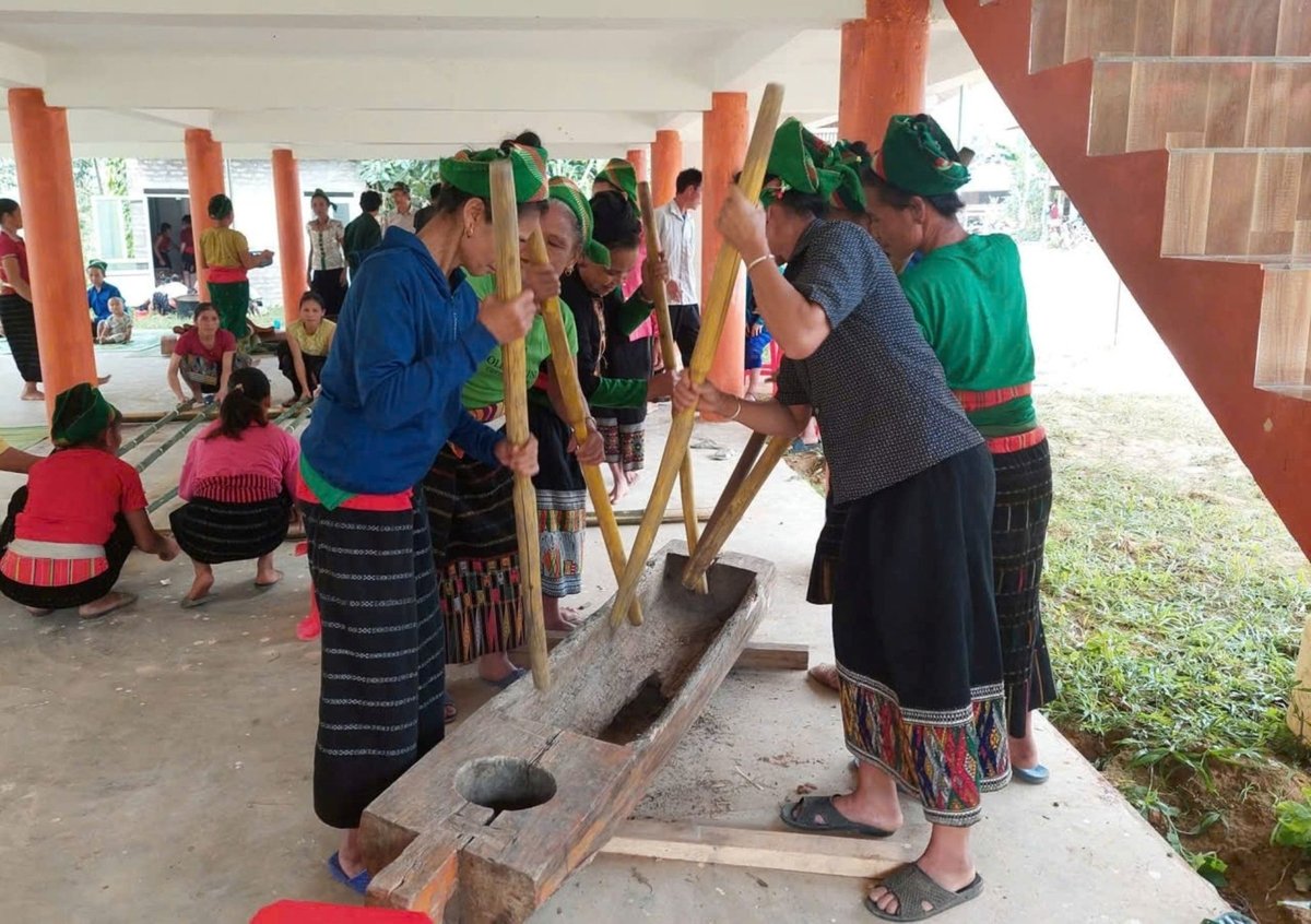 Khắc luống - không thể thiếu trong các ngày lễ, tết của người Thái miền Tây xứ Nghệ. Ảnh: Hà Huy.
