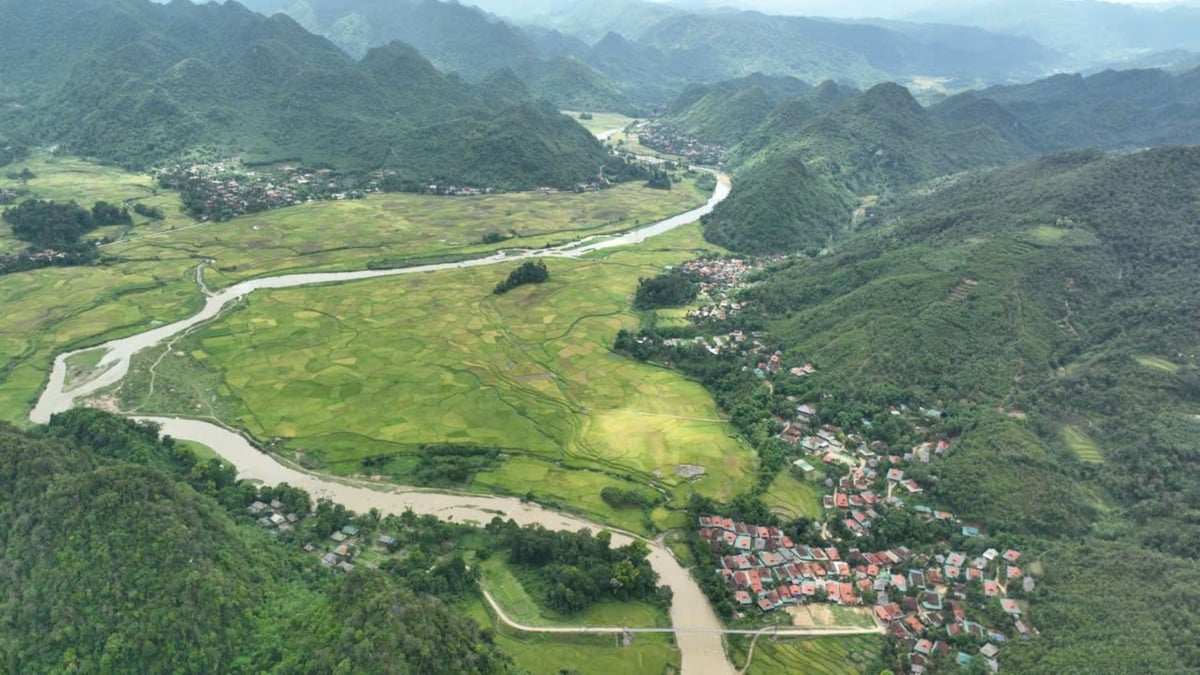 Bản làng vùng cao miền Tây xứ Nghệ An trong xanh, yên bình. Ảnh: Đình Tiệp.