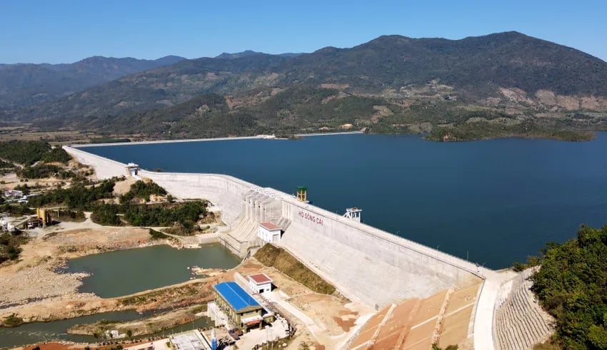 Hệ thống đập hồ chứa nước sông Cái (tỉnh Ninh Thuận) thuộc Hệ thống thủy lợi Tân Mỹ là đập bê tông đầm lăn dài nhất Việt Nam. Ảnh: ĐT. Hệ thống đập hồ chứa nước sông Cái (tỉnh Ninh Thuận) thuộc Hệ thống thủy lợi Tân Mỹ là đập bê tông đầm lăn dài nhất Việt Nam. Ảnh: ĐT.