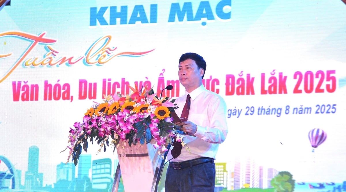 Ông Trần Hồng Tiến - Giám đốc Sở Văn hóa, Thể thao và Du lịch tỉnh Đắk Lắk nhấn mạnh: 'Việc sáp nhập Hiệp hội Du lịch Đắk Lắk và Phú Yên đã mở ra hướng phát triển du lịch đột phá cho địa phương'. Ảnh: Trần Thọ. Ông Trần Hồng Tiến - Giám đốc Sở Văn hóa, Thể thao và Du lịch tỉnh Đắk Lắk nhấn mạnh: 'Việc sáp nhập Hiệp hội Du lịch Đắk Lắk và Phú Yên đã mở ra hướng phát triển du lịch đột phá cho địa phương'. Ảnh: Trần Thọ.