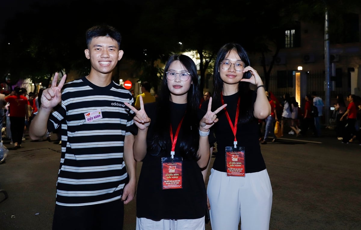 Từ trái sang phải: Bùi Văn Nga, Nguyễn Đoàn Phương Thảo, Nguyễn Thu Trà cùng là sinh viên Học viện Tài chính. Ảnh: Khương Trung. Từ trái sang phải: Bùi Văn Nga, Nguyễn Đoàn Phương Thảo, Nguyễn Thu Trà cùng là sinh viên Học viện Tài chính. Ảnh: Khương Trung.