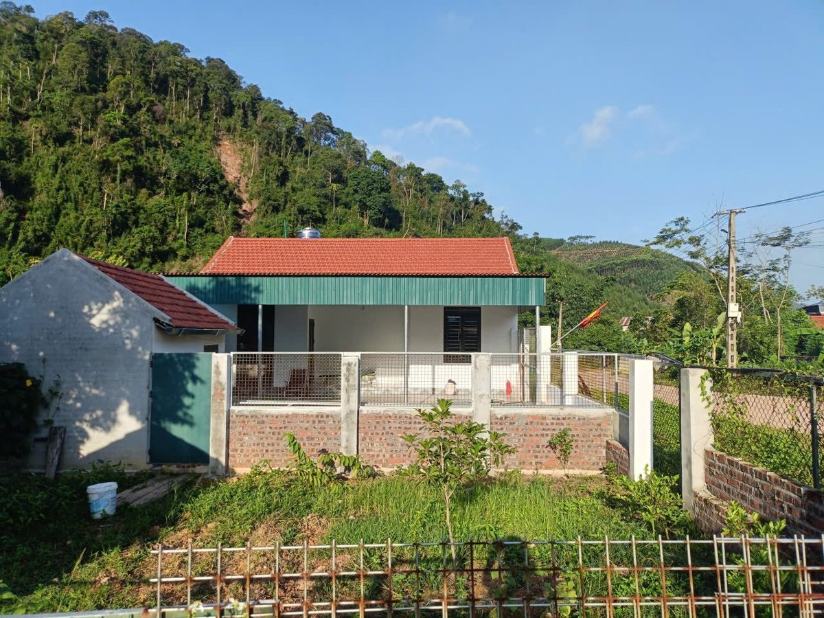 Căn nhà mới của hộ gia đình bà Nguyễn Thị Tân (thôn Nam Bồng, xã Tuấn Đạo) được thụ hưởng từ Chương trình mục tiêu quốc gia giảm nghèo bền vững. Ảnh: Xã Tuấn Đạo. Căn nhà mới của hộ gia đình bà Nguyễn Thị Tân (thôn Nam Bồng, xã Tuấn Đạo) được thụ hưởng từ Chương trình mục tiêu quốc gia giảm nghèo bền vững. Ảnh: Xã Tuấn Đạo.