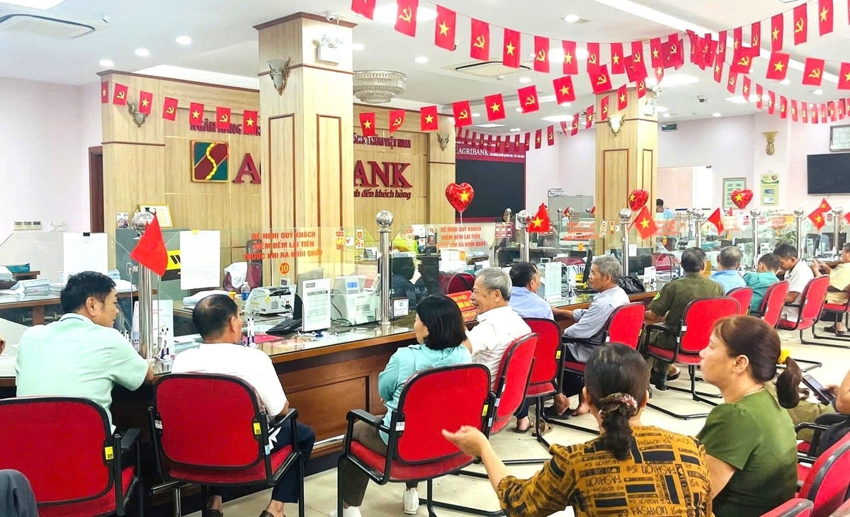 Các điểm giao dịch của Agribank thực hiện hỗ trợ người dân nhận quà tặng nhân dịp kỷ niệm 80 năm ngày Quốc Khánh 2/9. Ảnh: Agribank.