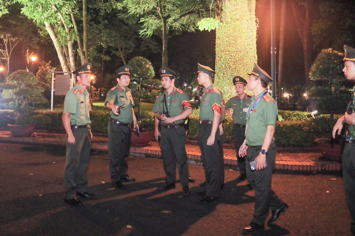 Đại tá Phạm Hồng Sơn, Trung đoàn trưởng Trung đoàn 600 (thứ 2 từ trái sang) kiểm tra công tác bảo vệ Lễ kỷ niệm. Ảnh: Trung đoàn 600. Đại tá Phạm Hồng Sơn, Trung đoàn trưởng Trung đoàn 600 (thứ 2 từ trái sang) kiểm tra công tác bảo vệ Lễ kỷ niệm. Ảnh: Trung đoàn 600.
