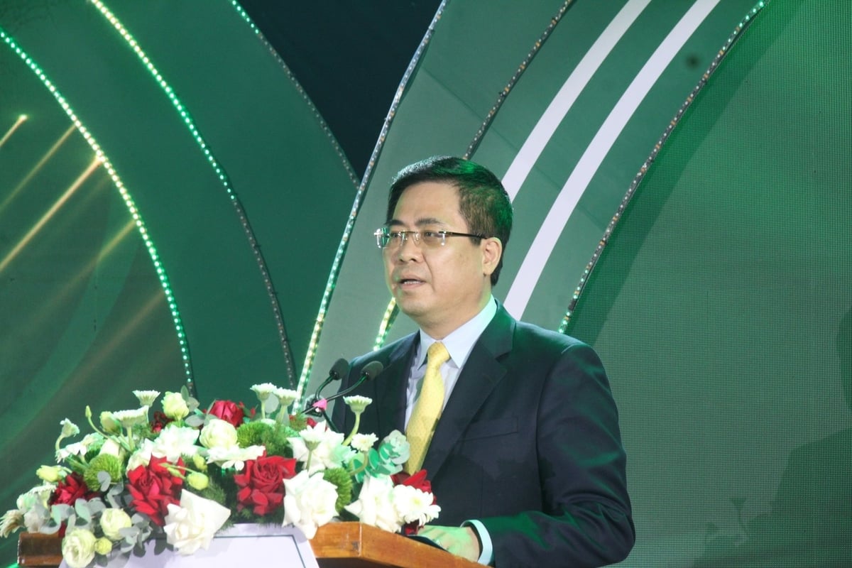 Ông Nguyễn Hoàng Giang, Chủ tịch UBND tỉnh Quảng Ngãi cho biết, tỉnh Quảng Ngãi cam kết luôn tạo trường thuận lợi nhất cho các nhà đầu tư trên địa bàn. Ảnh: L.K. Ông Nguyễn Hoàng Giang, Chủ tịch UBND tỉnh Quảng Ngãi cho biết, tỉnh Quảng Ngãi cam kết luôn tạo trường thuận lợi nhất cho các nhà đầu tư trên địa bàn. Ảnh: L.K.