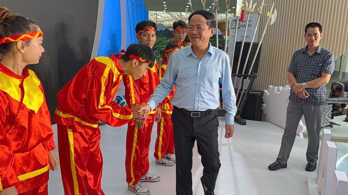 Lãnh đạo tỉnh Gia Lai ân cần động viên thành viên đoàn tham gia Triển lãm thành tựu đất nước '80 năm hành trình Độc lập-Tự do-Hạnh phúc'. Ảnh: Sở VH-TT&DL. Lãnh đạo tỉnh Gia Lai ân cần động viên thành viên đoàn tham gia Triển lãm thành tựu đất nước '80 năm hành trình Độc lập-Tự do-Hạnh phúc'. Ảnh: Sở VH-TT&DL.