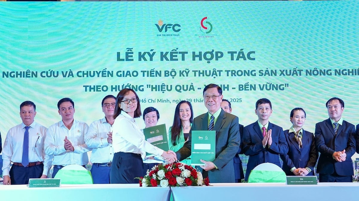 VFC signs cooperation with the Ho Chi Minh City Biotechnology Center. Photo: VFC.
