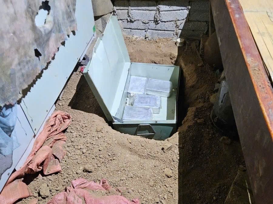 10 bánh heroin được cất giấu tại nhà đối tượng Vàng A Xế. Ảnh: Công an tỉnh Điện Biên. 10 bánh heroin được cất giấu tại nhà đối tượng Vàng A Xế. Ảnh: Công an tỉnh Điện Biên.