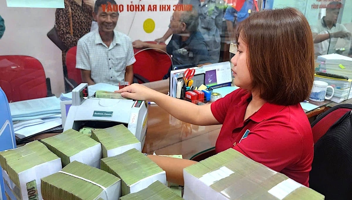 Agribank khuyến cáo người dân chỉ tiếp nhận thông tin qua kênh chính thống của Chính phủ, Ngân hàng Nhà nước Việt Nam và Agribank. Ảnh: Hồng Thủy. Agribank khuyến cáo người dân chỉ tiếp nhận thông tin qua kênh chính thống của Chính phủ, Ngân hàng Nhà nước Việt Nam và Agribank. Ảnh: Hồng Thủy.