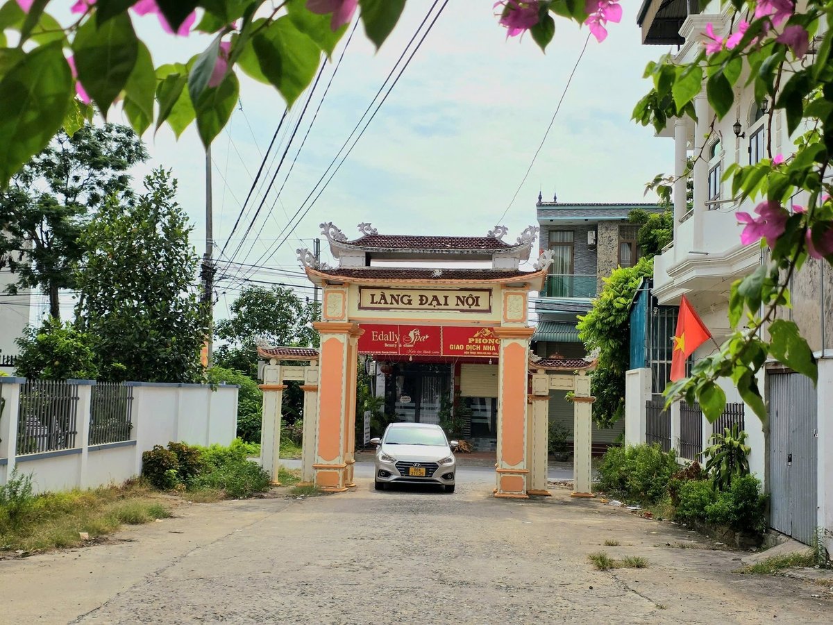 Cổng làng Đại Nội. Ảnh: Tú Thành.