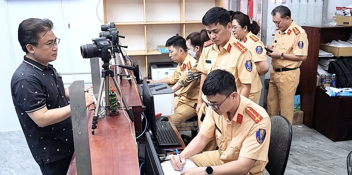 Hội đồng sát hạch của Phòng CSGT - Khu vực 1 huy động 100% cán bộ, chiến sĩ làm việc từ 7 giờ sáng đến 21 giờ hàng ngày. 