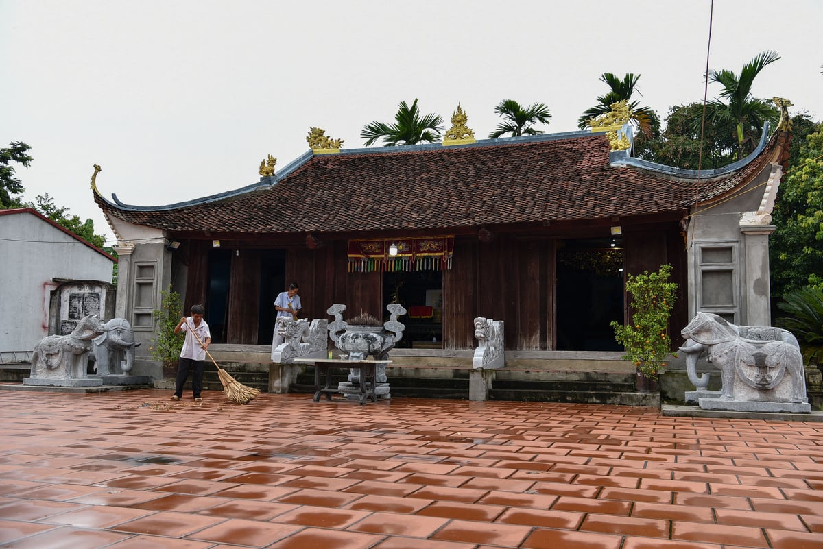 Ngôi đình cổ của thôn Đền. Ảnh: Dương Đình Tường.