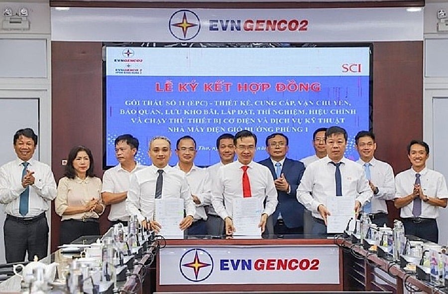 Ban Quản lý Dự án Thủy điện Sông Bung 2 ký kết hợp đồng EPC Dự án Nhà máy Điện gió Hướng Phùng 1. Ảnh: EVNGENCO2.