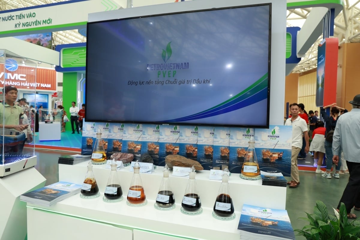 Gian trưng bày tư liệu, hiện vật trực quan giới thiệu về lịch sử gần 40 năm truyền thống của các thế hệ 'người đi tìm lửa' PVEP. Ảnh: PVEP. Gian trưng bày tư liệu, hiện vật trực quan giới thiệu về lịch sử gần 40 năm truyền thống của các thế hệ 'người đi tìm lửa' PVEP. Ảnh: PVEP.