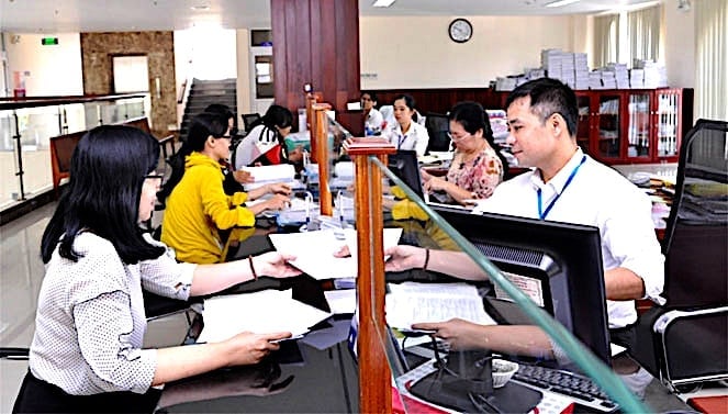 Kho bạc Nhà nước Khu vực II TP.HCM khẩn trương làm việc để chuyển tiền tặng quà đến người dân. Ảnh: Sở Tài chính TP.HCM. Kho bạc Nhà nước Khu vực II TP.HCM khẩn trương làm việc để chuyển tiền tặng quà đến người dân. Ảnh: Sở Tài chính TP.HCM.
