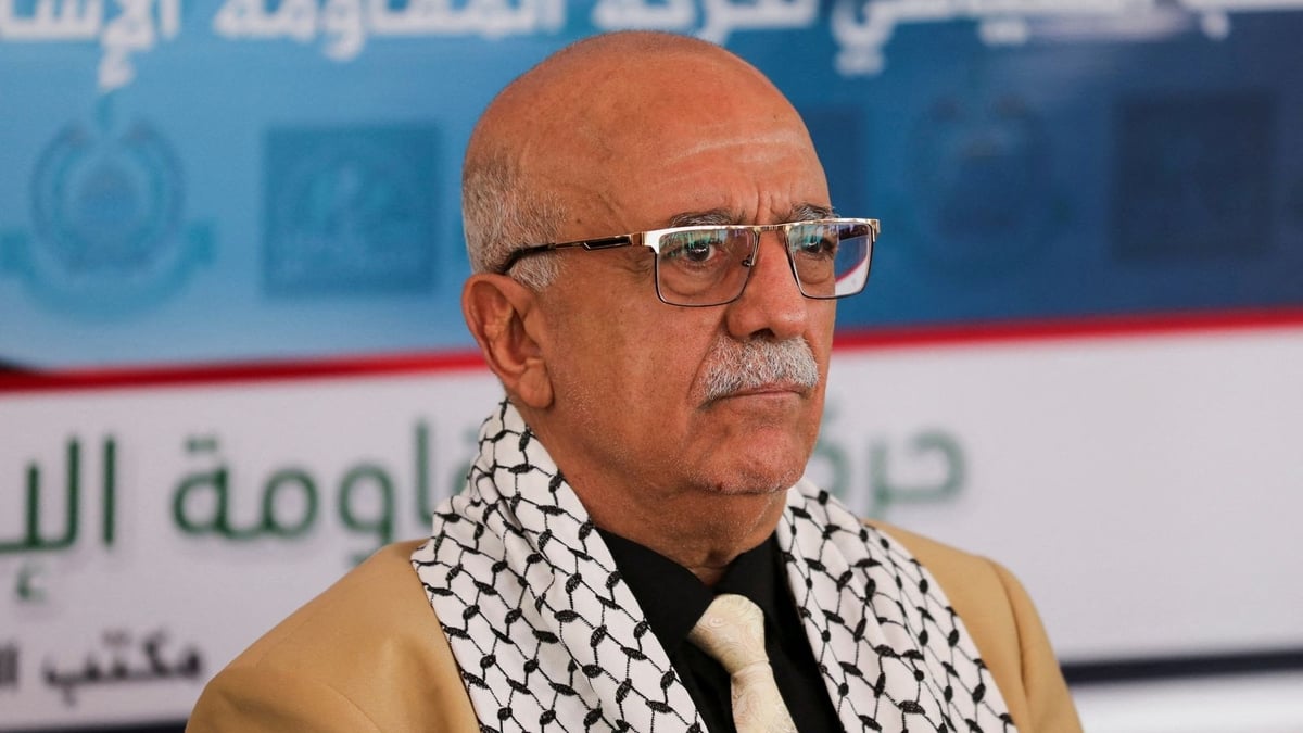 Người đứng đầu chính phủ do Houthi lãnh đạo, Ahmad al-Rahawi, trong chuyến thăm văn phòng Hamas ở Sanaa, Yemen hồi tháng 8/2024. Ảnh: Sky News.