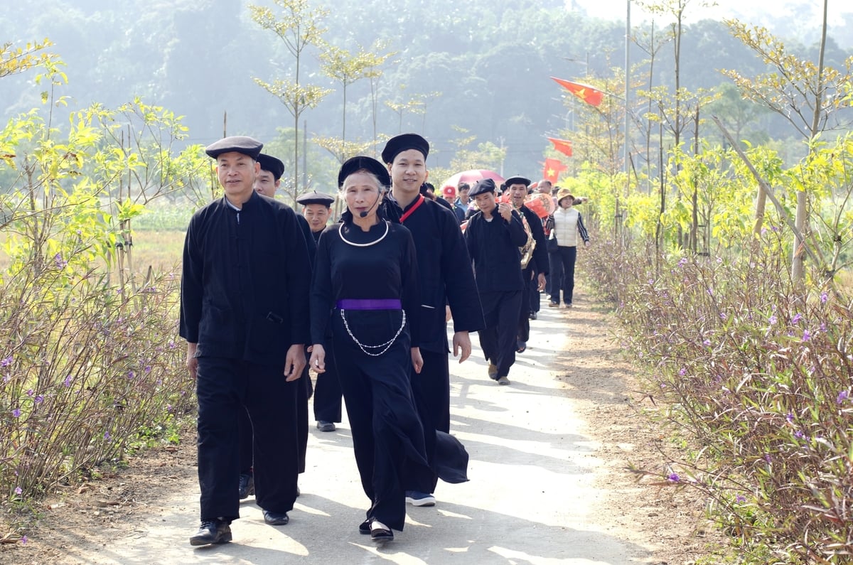 Người Tày ở làng Tân Lập, xã Tân Trào vẫn giữ gìn và phát huy bản sắc dân tộc trong đời sống sinh hoạt và tín ngưỡng. Ảnh: Đào Thanh.