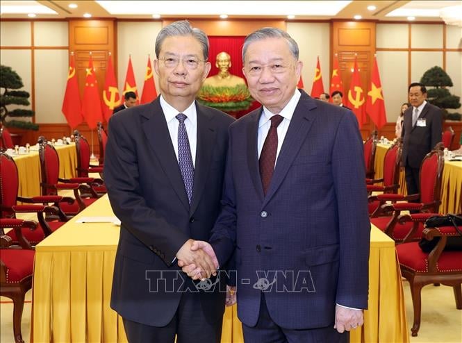 Tổng Bí thư Tô Lâm và Ủy viên trưởng Nhân đại toàn quốc Trung Quốc Triệu Lạc Tế. Ảnh: TTXVN. Tổng Bí thư Tô Lâm và Ủy viên trưởng Nhân đại toàn quốc Trung Quốc Triệu Lạc Tế. Ảnh: TTXVN.