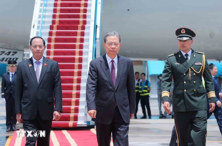 Phó Chủ tịch Quốc hội Trần Quang Phương đón Ủy viên trưởng Nhân đại toàn quốc Trung Quốc Triệu Lạc Tế tại sân bay quốc tế Nội Bài. Ảnh: TTXVN. Phó Chủ tịch Quốc hội Trần Quang Phương đón Ủy viên trưởng Nhân đại toàn quốc Trung Quốc Triệu Lạc Tế tại sân bay quốc tế Nội Bài. Ảnh: TTXVN.