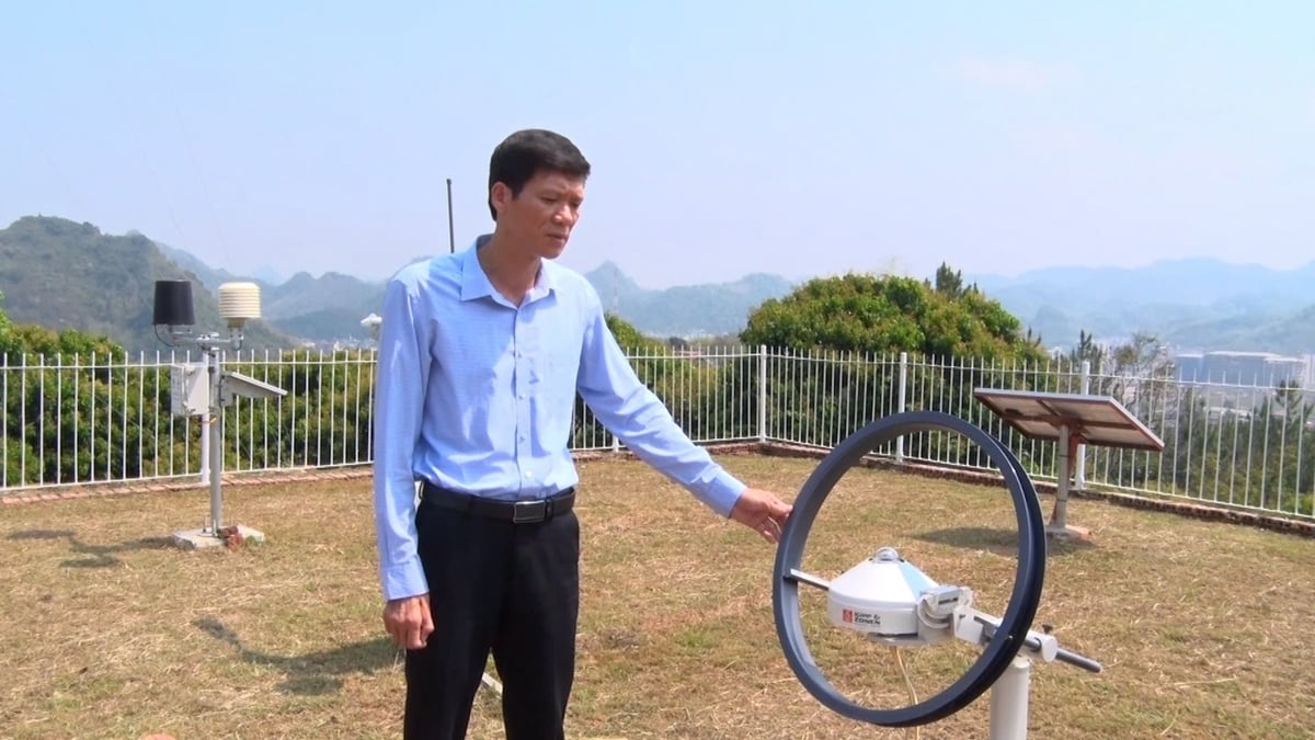 Những thiết bị 'đếm gió, đo mưa', ghi chép tình hình khí tượng thủy văn của ngành KTTV. Ảnh: Quang Dũng.